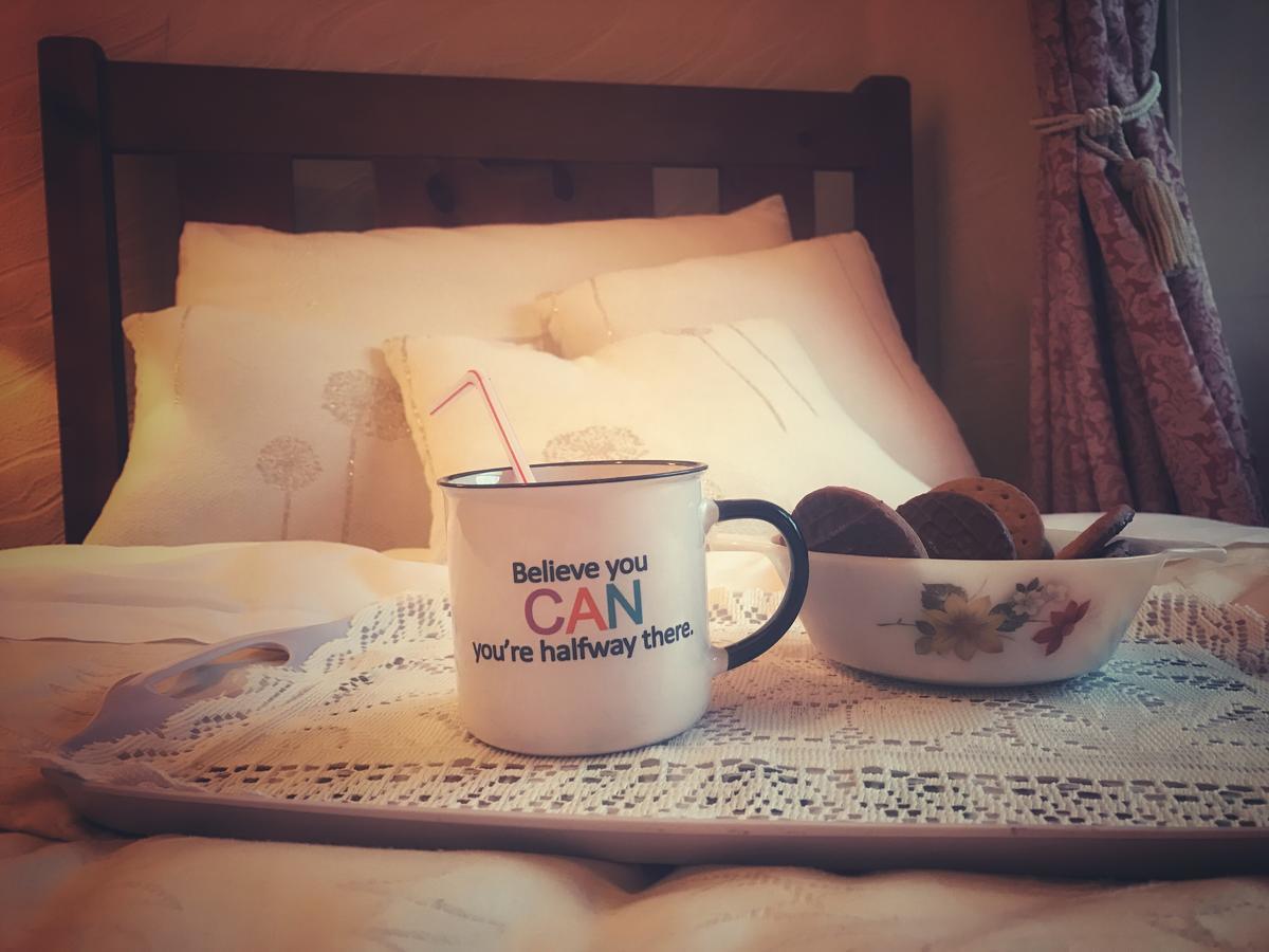 Mcmahon Guesthouse Листоуел Екстериор снимка