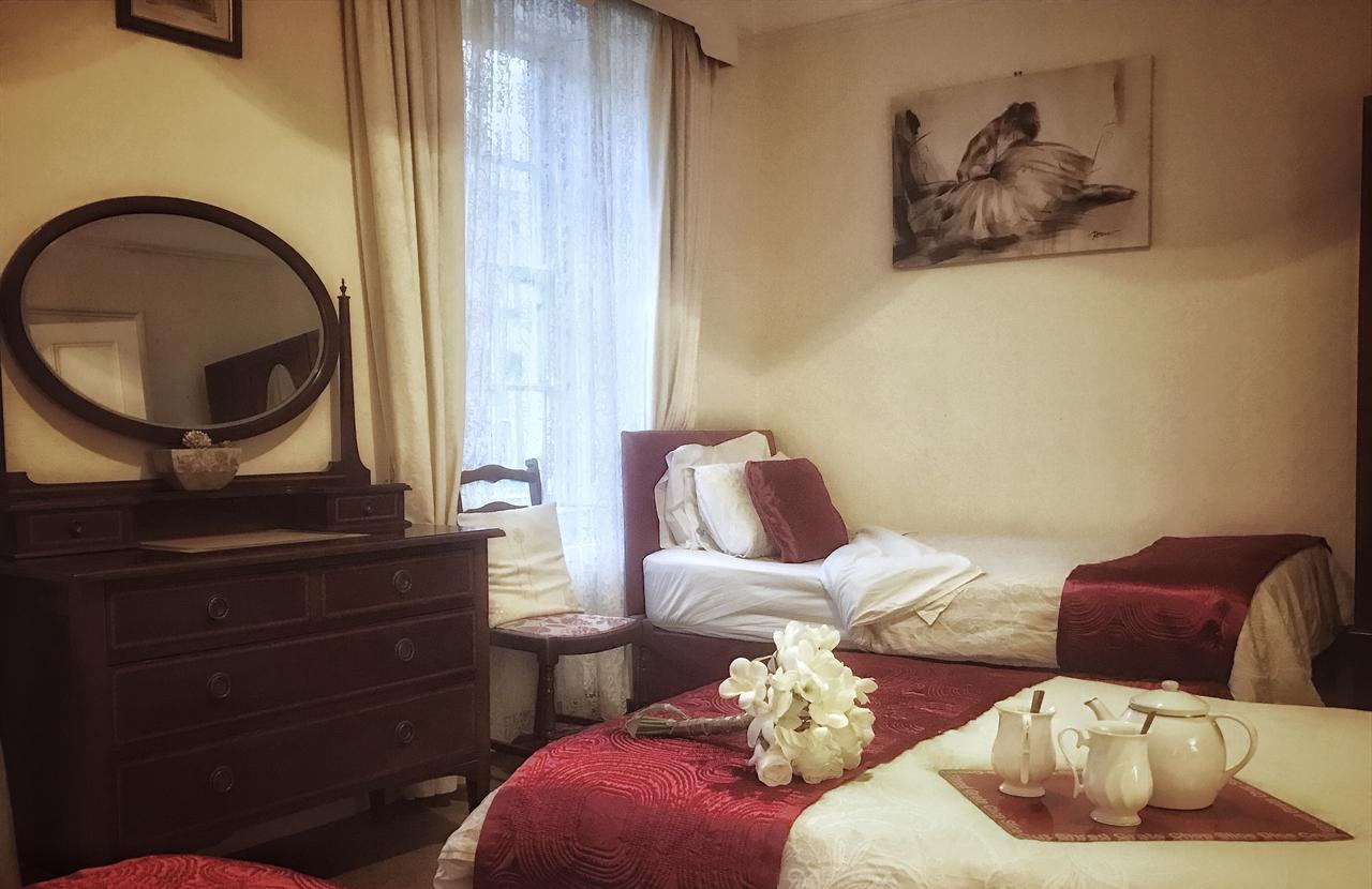 Mcmahon Guesthouse Листоуел Екстериор снимка